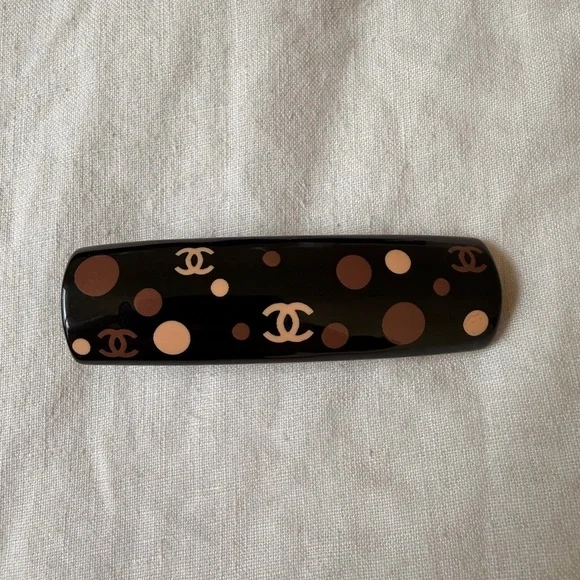 🤎CHANEL Black and Tan Polka Dot Hair Clip ✨